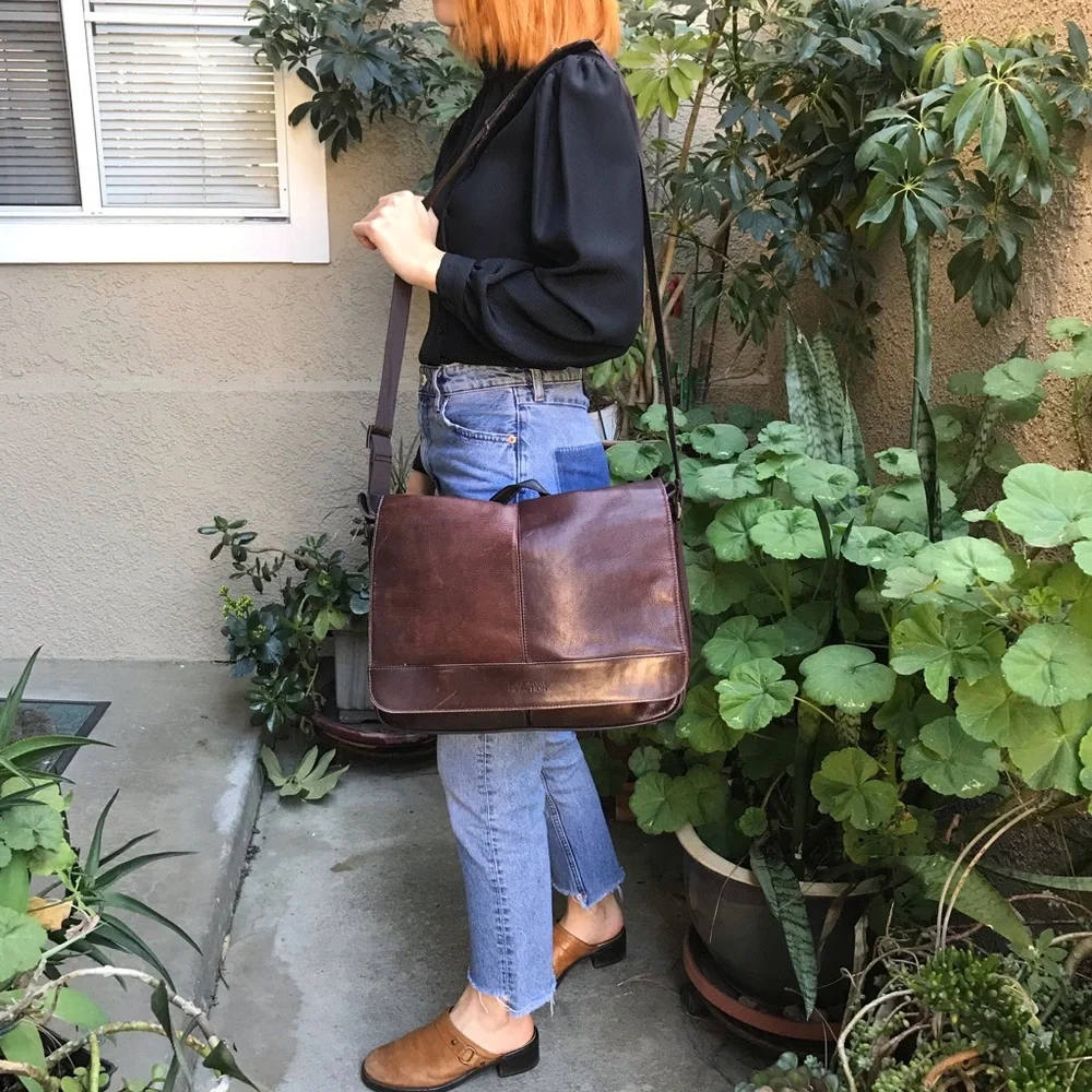 Vintage dark brown Kenneth Cole leather bag
